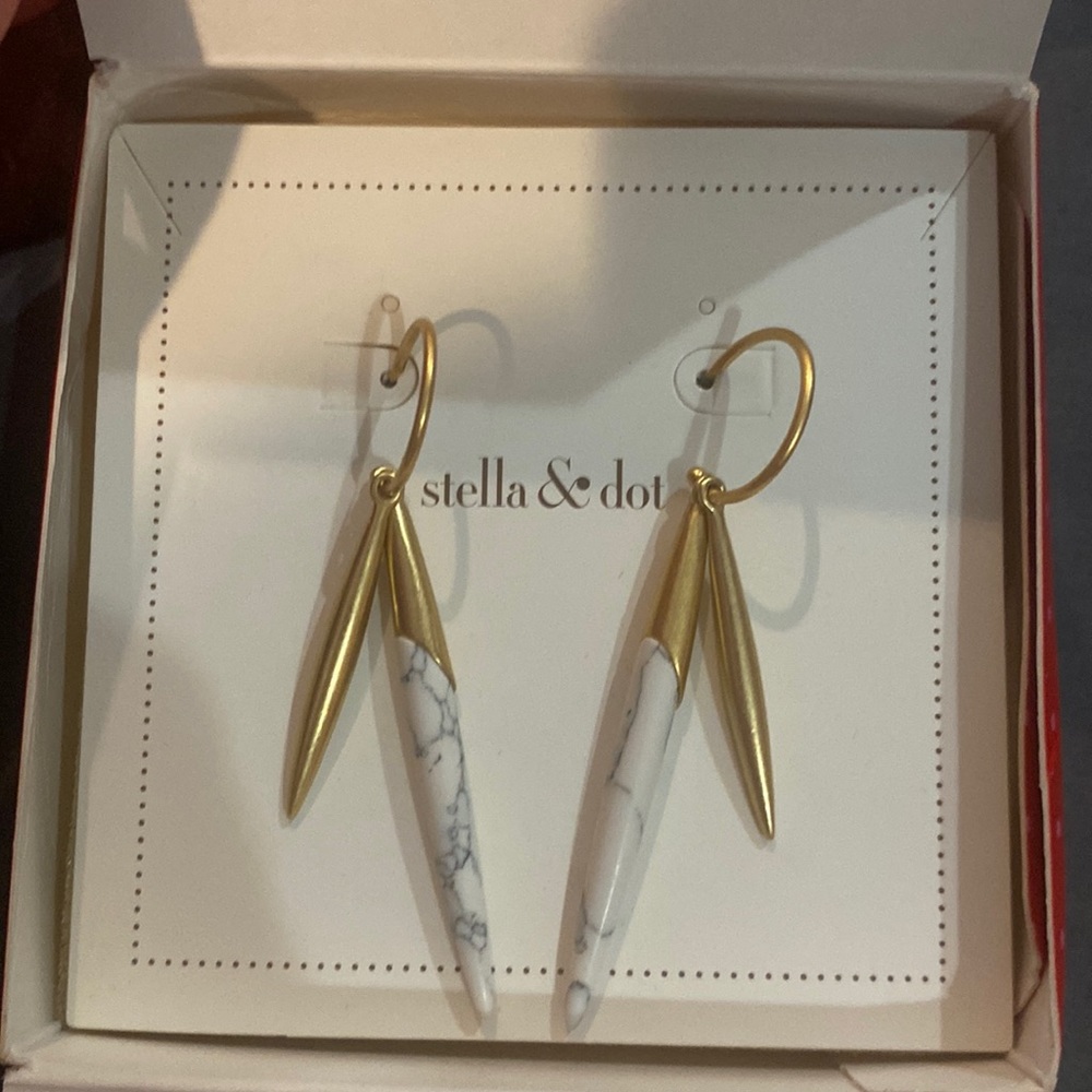 Stella & Dot necklace and matching earrings, worn once!